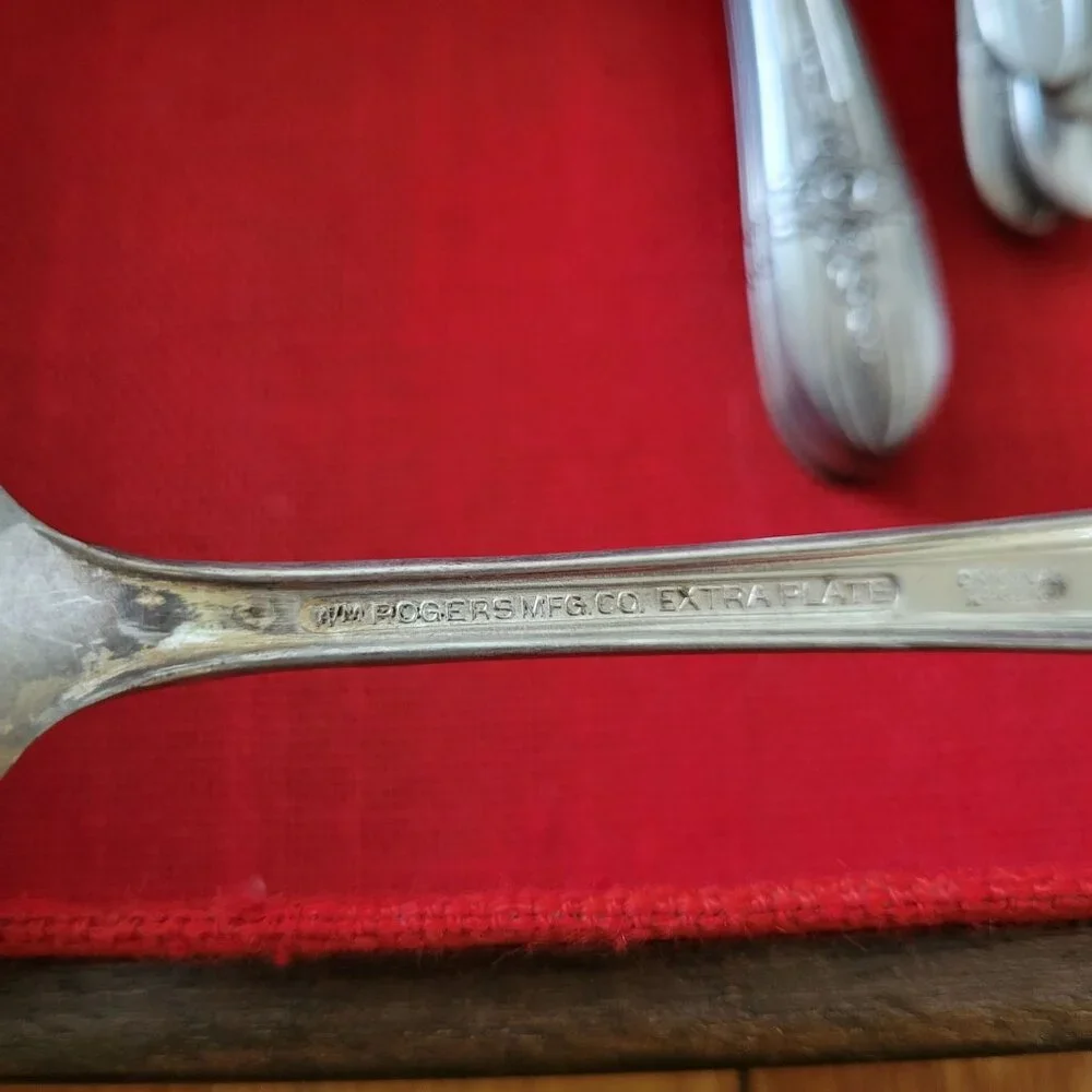 WM Rogers Stainless Steel 6 Place Setting‎ 26 Piece Wood Serving Box Flatware